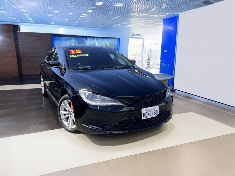 Used 2015 Chrysler 200 Limited w/ Convenience Group FWD image 1