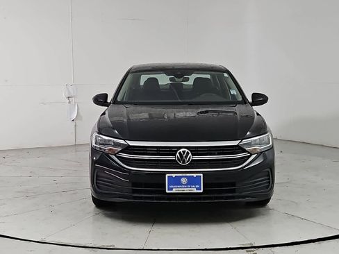 Certified 2024 Volkswagen Jetta SE image 9