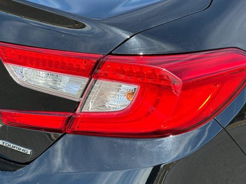Used 2018 Honda Accord Touring image 32