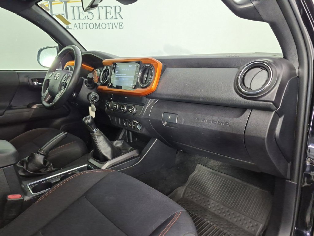 Used 2020 Toyota Tacoma TRD Sport AWD/4WD image 37