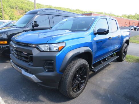 Used 2023 Chevrolet Colorado Trail Boss w/ Technology Package image 3