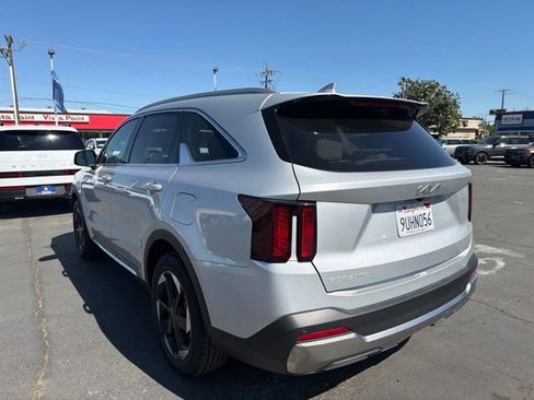 Used 2025 Kia Sorento EX FWD image 7