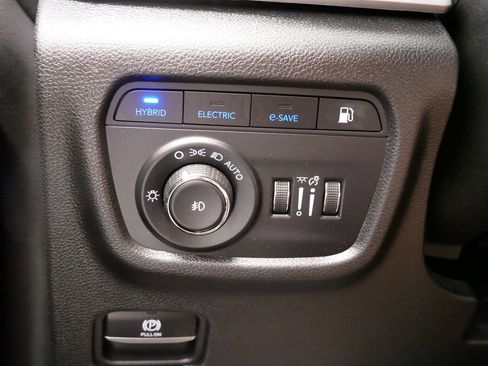 Used 2024 Jeep Grand Cherokee Limited 4xe image 21