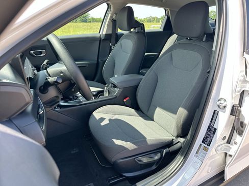 Used 2025 Kia K4 FWD image 11