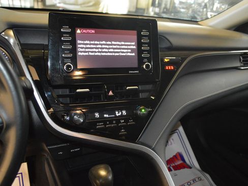 Used 2023 Toyota Camry SE image 19
