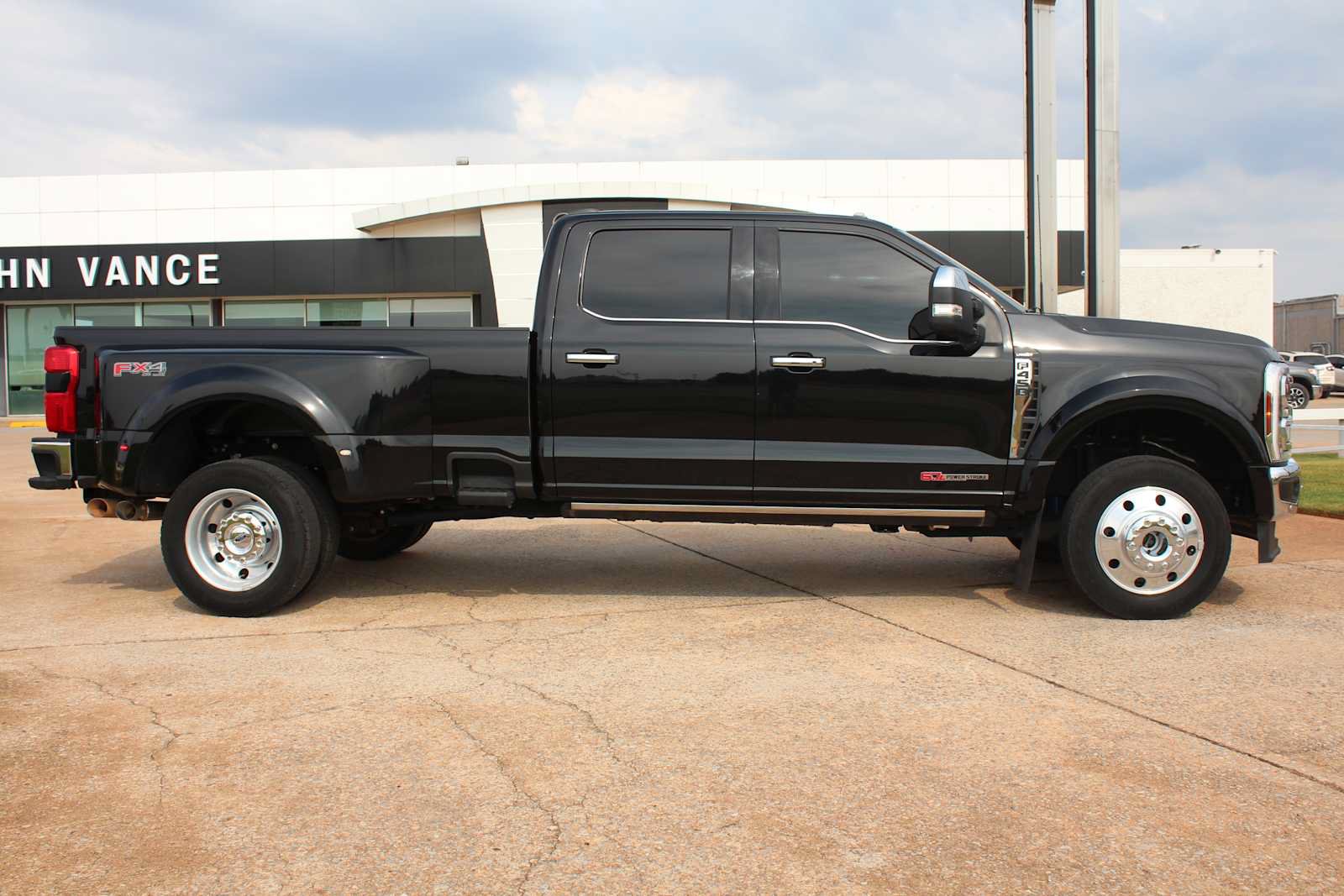 Used 2024 Ford F450 Lariat w/ Lariat Ultimate Package AWD/4WD image 18