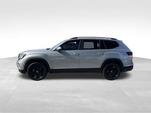 Used 2023 Volkswagen Atlas SE w/ Black Wheel Package FWD image 2
