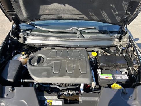 Used 2018 Jeep Cherokee Overland w/ Technology Group image 39