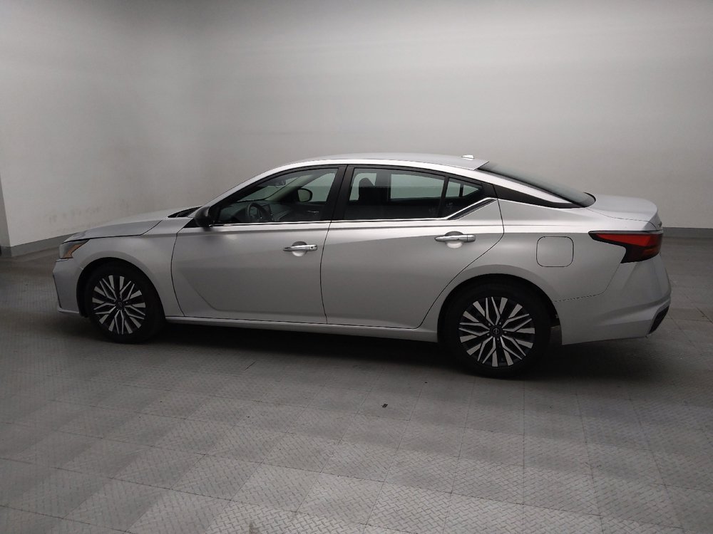 Used 2024 Nissan Altima 2.5 SV FWD image 3