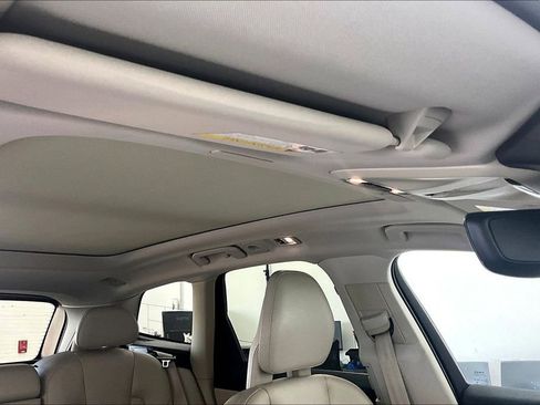 Used 2018 Volvo XC60 T5 Momentum w/ Vision Package image 23