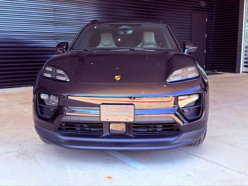 Certified 2025 Porsche Macan 4 Electric AWD/4WD image 8