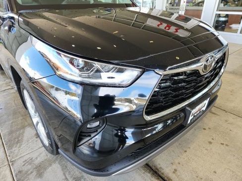 New 2026 Toyota Highlander Platinum AWD/4WD image 8