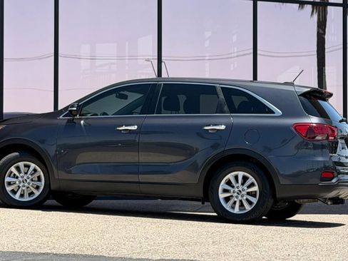 Used 2019 Kia Sorento FWD V6 image 7