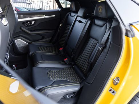 Used 2021 Lamborghini Urus AWD/4WD image 41