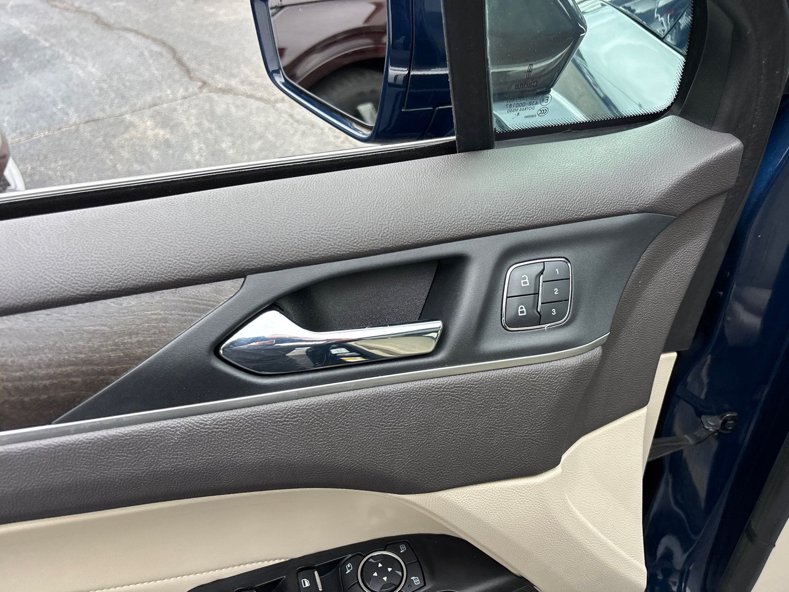 Used 2019 Lincoln MKC Reserve w/ MKC Climate Package FWD image 12