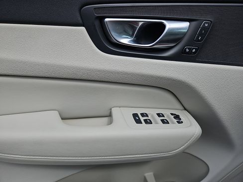 Certified 2023 Volvo XC60 B5 Core w/ Climate Package AWD/4WD image 12