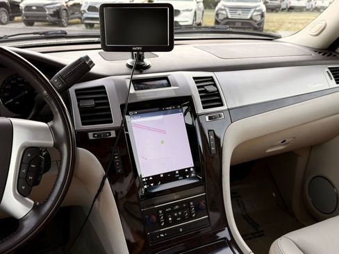 Used 2007 Cadillac Escalade AWD w/ Information Package image 38