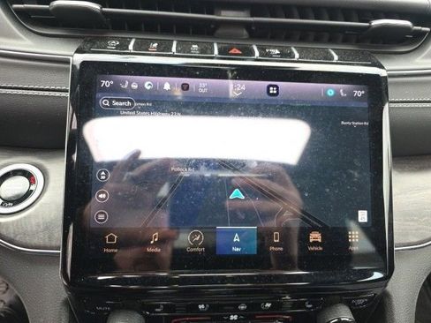 Used 2025 Jeep Grand Cherokee L Overland w/ Advanced Protech Group III image 5