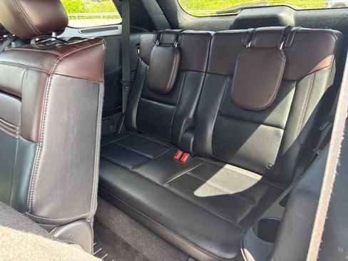 Used 2020 Ford Explorer Platinum w/ Premium Technology Package AWD/4WD image 13