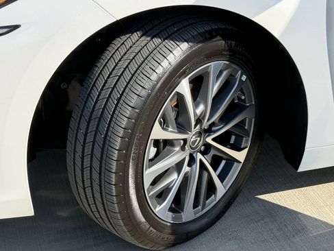 Certified 2024 Lexus ES 350 w/ Accessory Package (Z1) FWD image 16