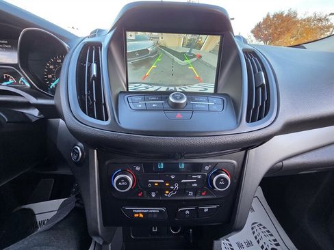 Used 2019 Ford Escape SE image 30