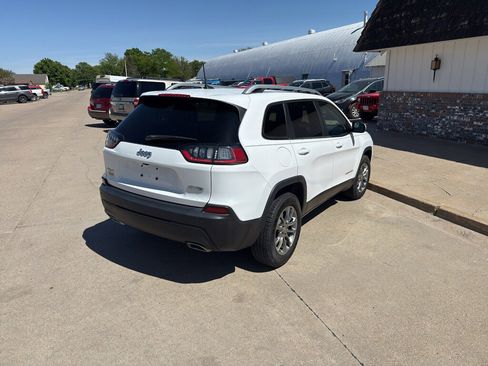 Used 2019 Jeep Cherokee Latitude Plus w/ Comfort/Convenience Group AWD/4WD image 11