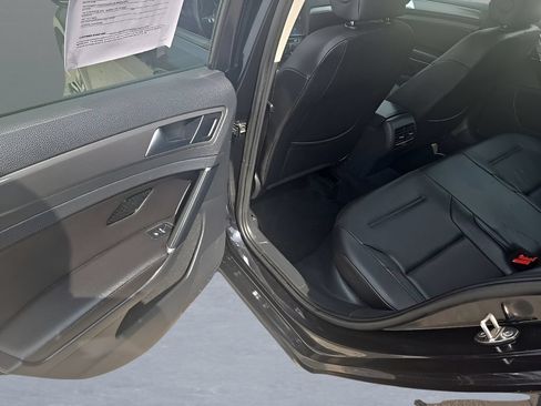 Used 2018 Volkswagen e-Golf SEL FWD image 16