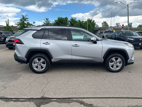 Used 2025 Toyota RAV4 XLE AWD/4WD image 9