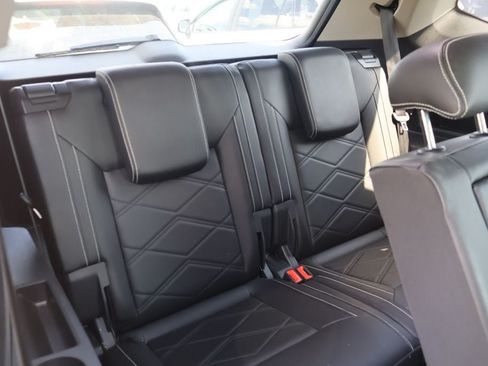 Used 2025 Volkswagen Atlas SE AWD/4WD image 13