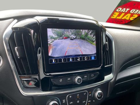 Used 2022 Chevrolet Traverse LT FWD image 22