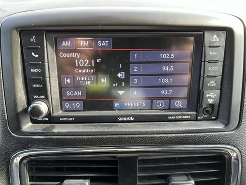 Used 2019 Dodge Grand Caravan SXT FWD image 14