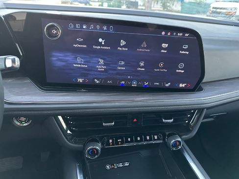 Used 2025 Chevrolet Suburban Z71 image 20