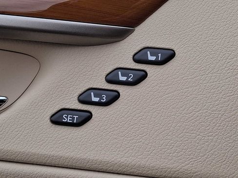 Used 2013 Lexus ES 300h image 25