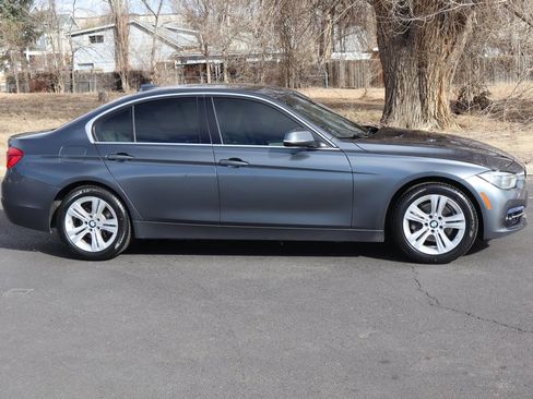 Used 2018 BMW 330i xDrive Sedan image 3