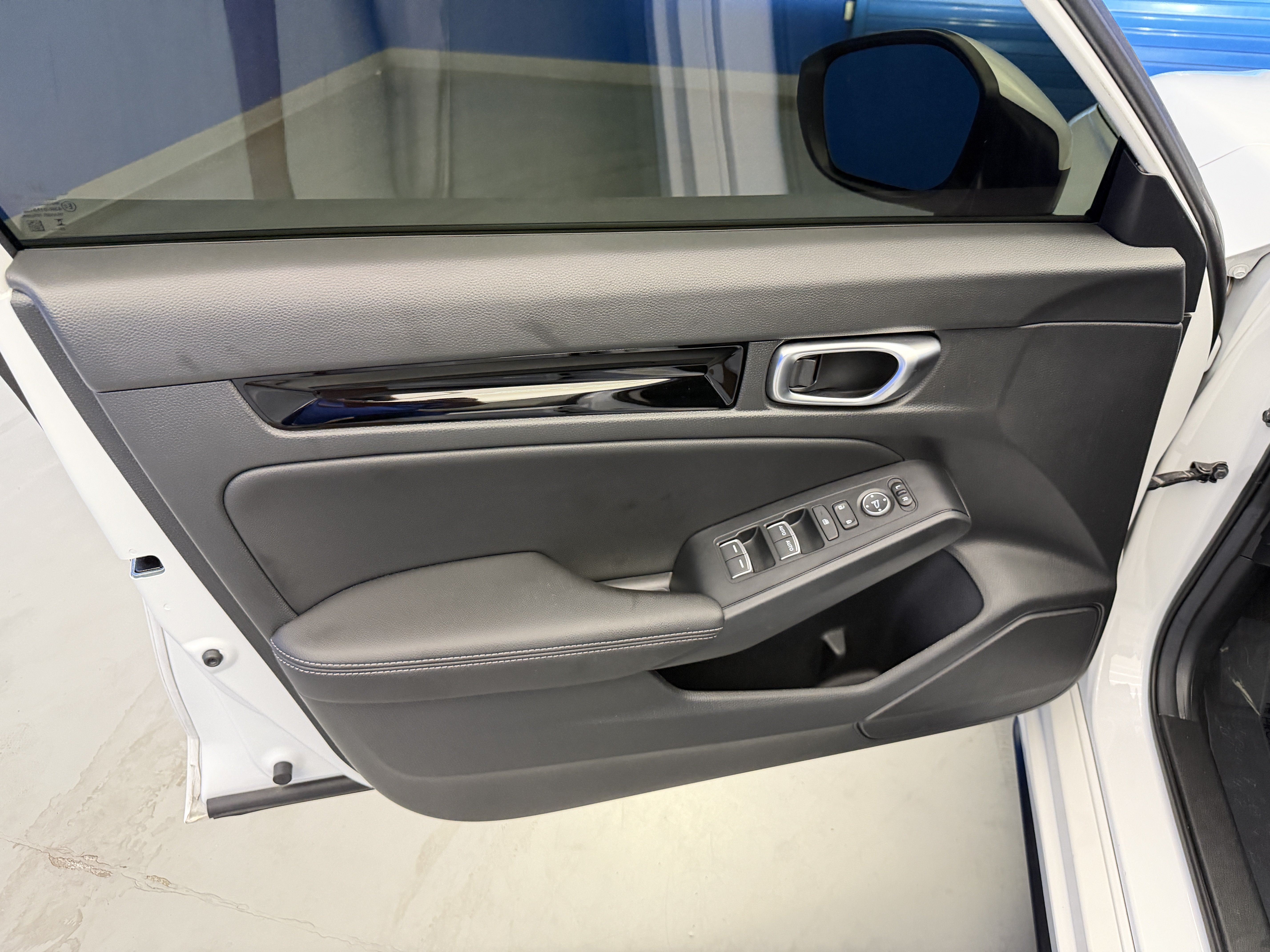 Used 2024 Honda Civic EX-L image 9