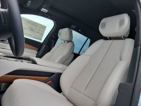 New 2026 Cadillac Vistiq Sport w/ LPO, Floor Liner Package AWD/4WD image 18