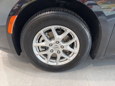 Used 2023 Chrysler Pacifica Touring-L FWD image 14