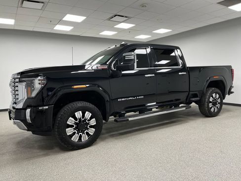 Used 2024 GMC Sierra 3500 Denali w/ Denali Reserve Package AWD/4WD image 5