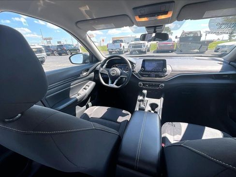 Used 2025 Nissan Altima 2.5 SV FWD image 5