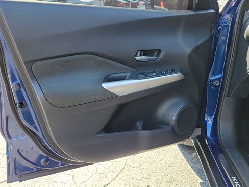 Used 2018 Nissan Kicks SV FWD image 17