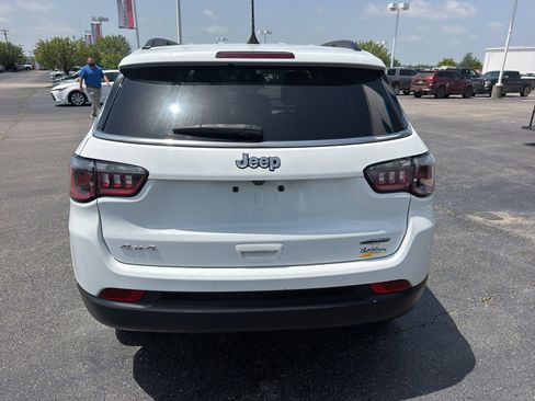 Used 2024 Jeep Compass Latitude AWD/4WD image 5