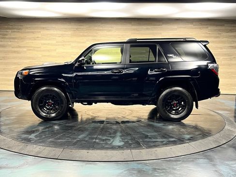 Used 2021 Toyota 4Runner Venture w/ Moonroof Package AWD/4WD image 7
