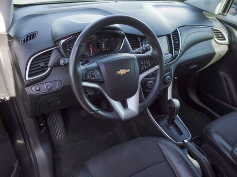 Used 2018 Chevrolet Trax LT w/ LT Convenience Package image 10