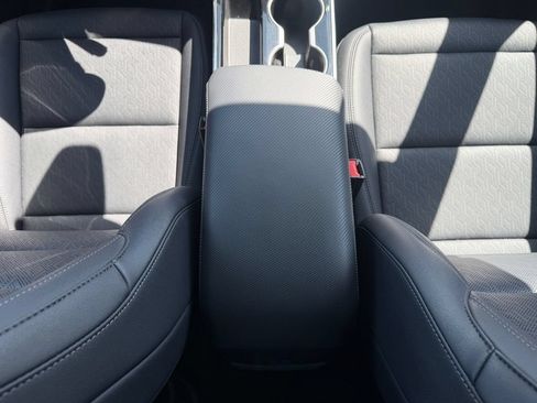 Used 2025 Chevrolet Equinox LT w/ Convenience Package II AWD/4WD image 36
