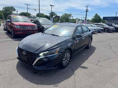Used 2023 Nissan Altima 2.5 SV AWD/4WD image 1