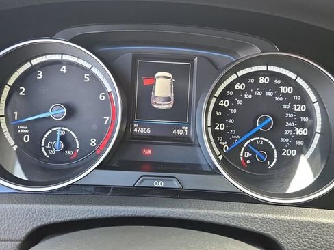 Used 2017 Volkswagen Golf R 4-Door AWD/4WD image 8