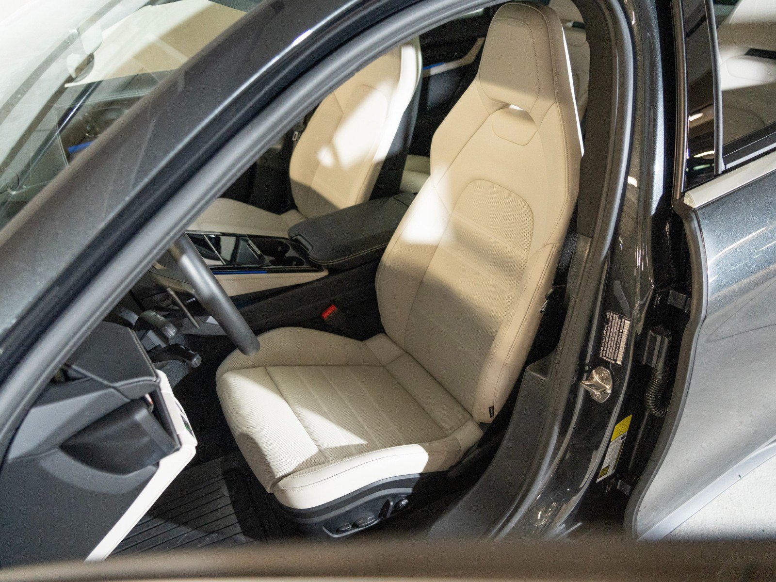 Certified 2026 Porsche Panamera 4 AWD/4WD image 4