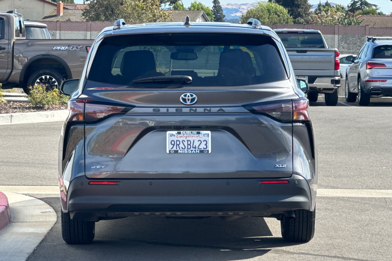Used 2025 Toyota Sienna XLE FWD image 5