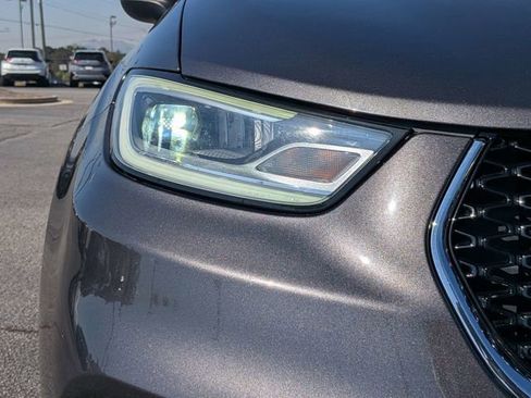 Used 2023 Chrysler Pacifica Touring-L image 10