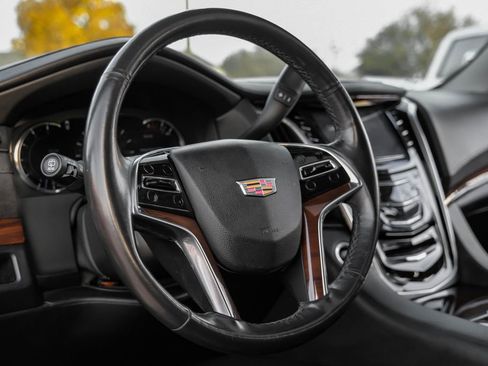 Used 2020 Cadillac Escalade ESV Luxury w/ Escalade Sport Edition image 13